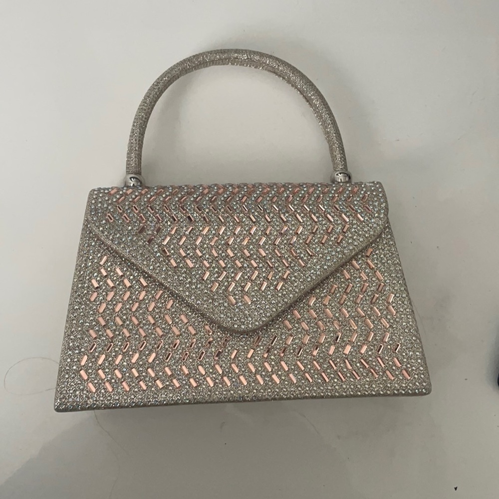 Beautiful bag with cristals details, excellent size. Vintage